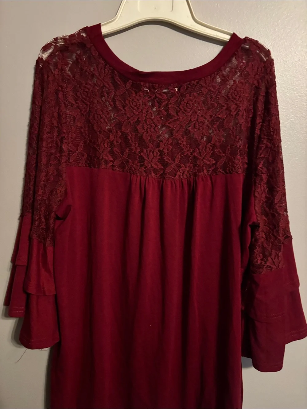 Women's Lace Yoke 3/4 Sleeve Top - Burgundy
